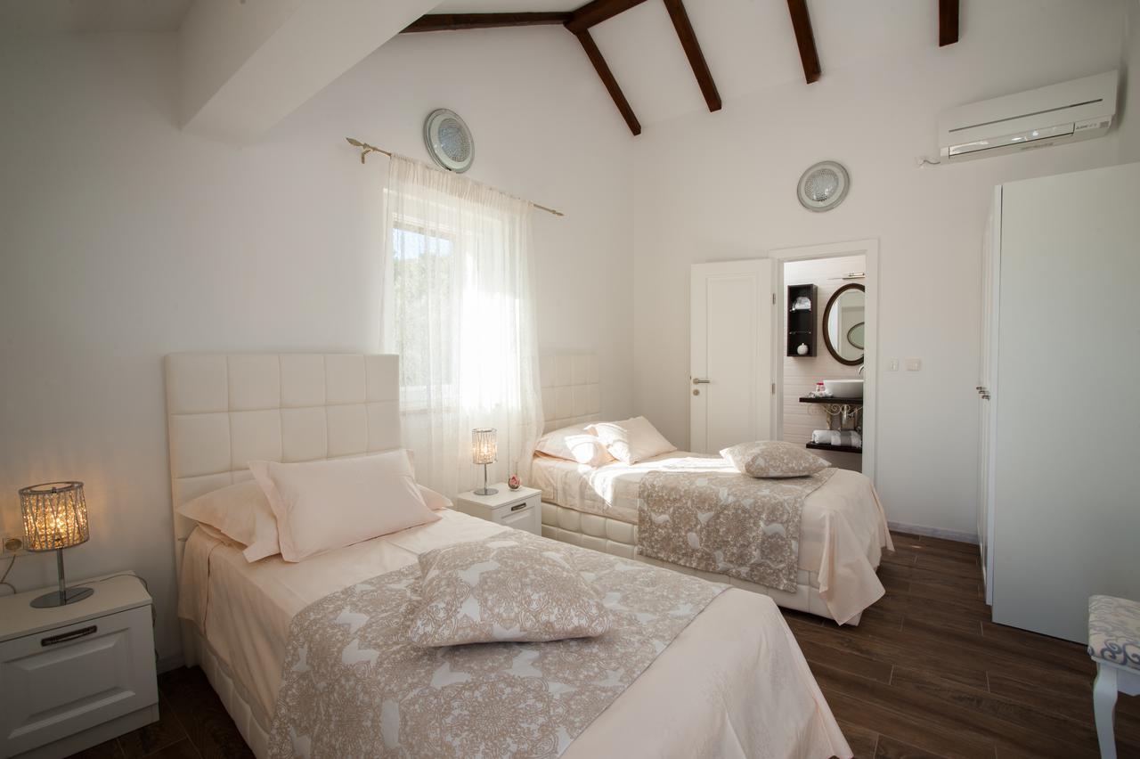 Luxury Villa Kate - In Lucice Bay With Turquoise Sea, Amazing Seaviews, And Heated Pool Милна Екстериор снимка