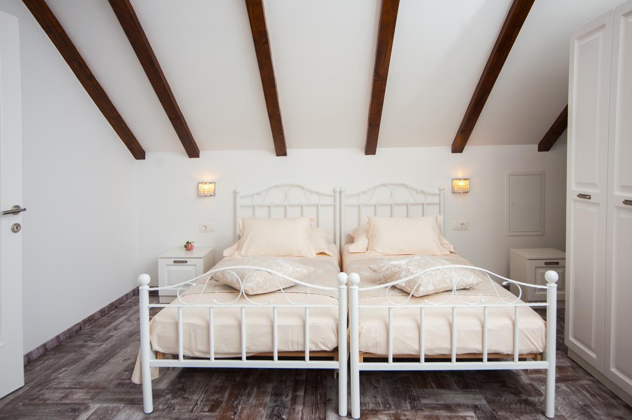 Luxury Villa Kate - In Lucice Bay With Turquoise Sea, Amazing Seaviews, And Heated Pool Милна Екстериор снимка