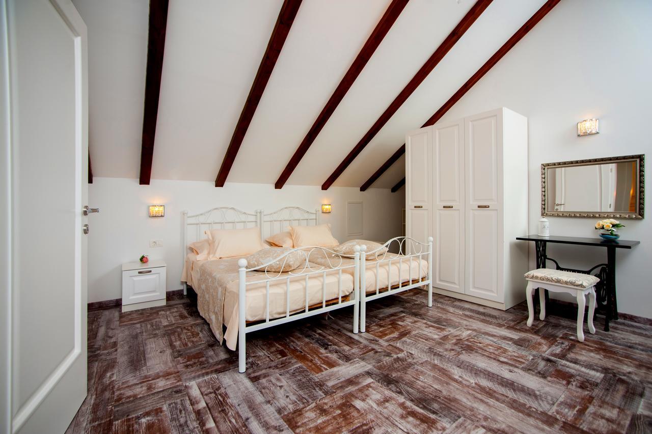 Luxury Villa Kate - In Lucice Bay With Turquoise Sea, Amazing Seaviews, And Heated Pool Милна Екстериор снимка