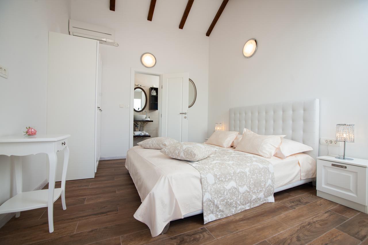 Luxury Villa Kate - In Lucice Bay With Turquoise Sea, Amazing Seaviews, And Heated Pool Милна Екстериор снимка