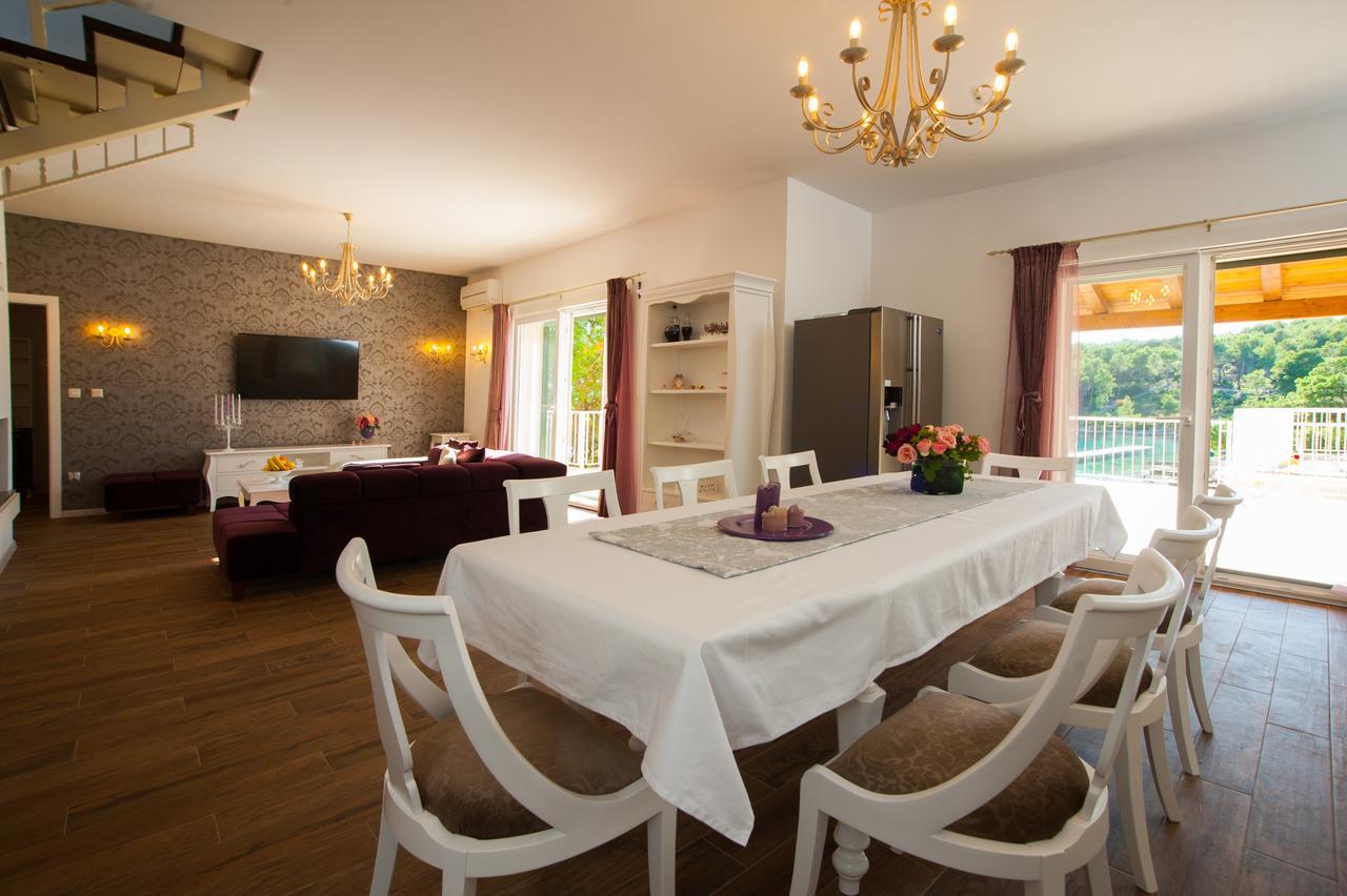 Luxury Villa Kate - In Lucice Bay With Turquoise Sea, Amazing Seaviews, And Heated Pool Милна Екстериор снимка